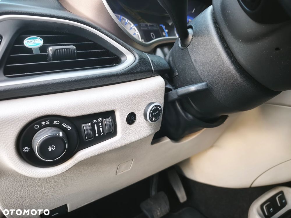 Chrysler Pacifica - 14