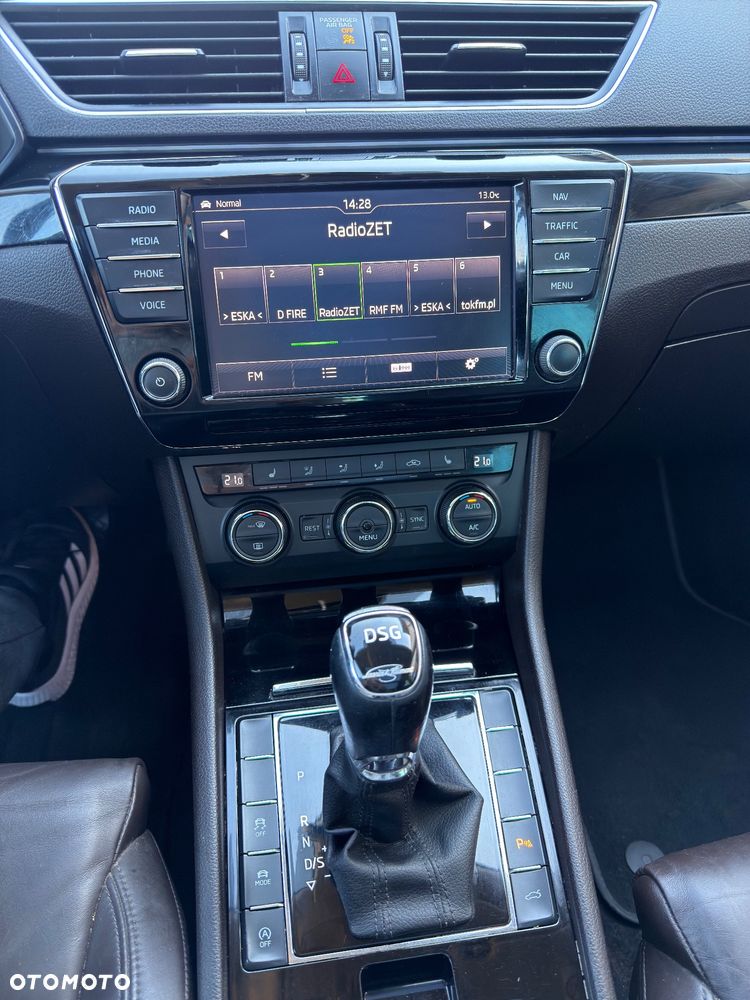 Skoda Superb 2.0 TDI L&K DSG - 8