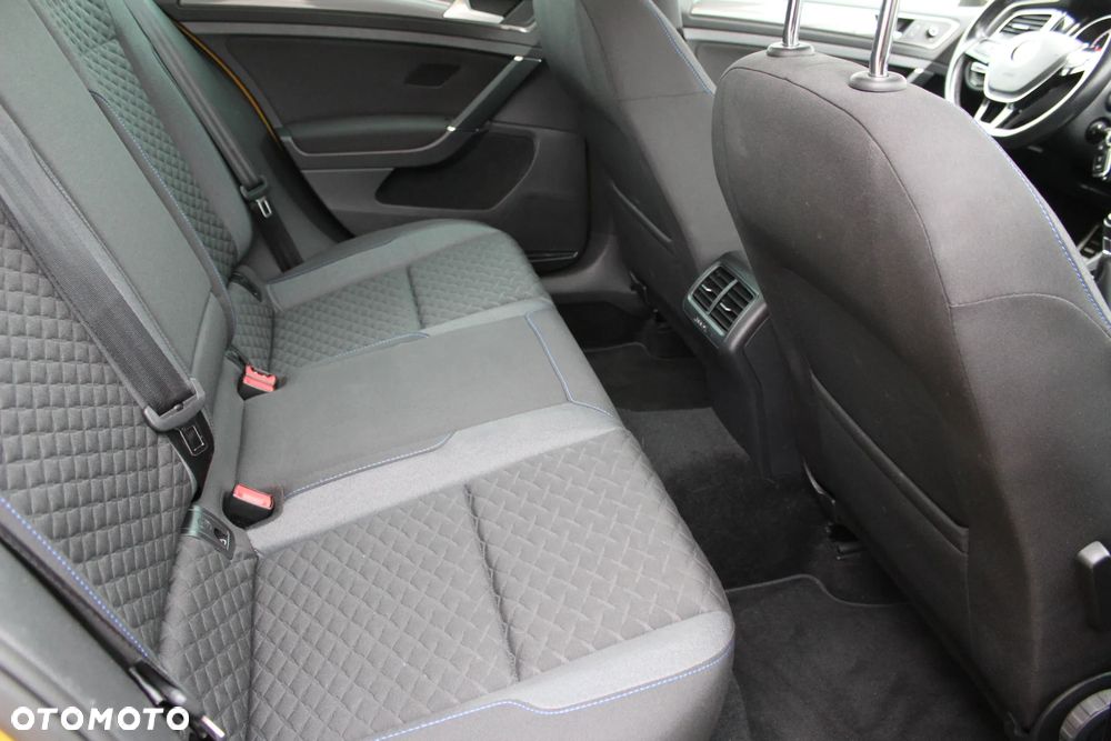 Volkswagen Golf - 10