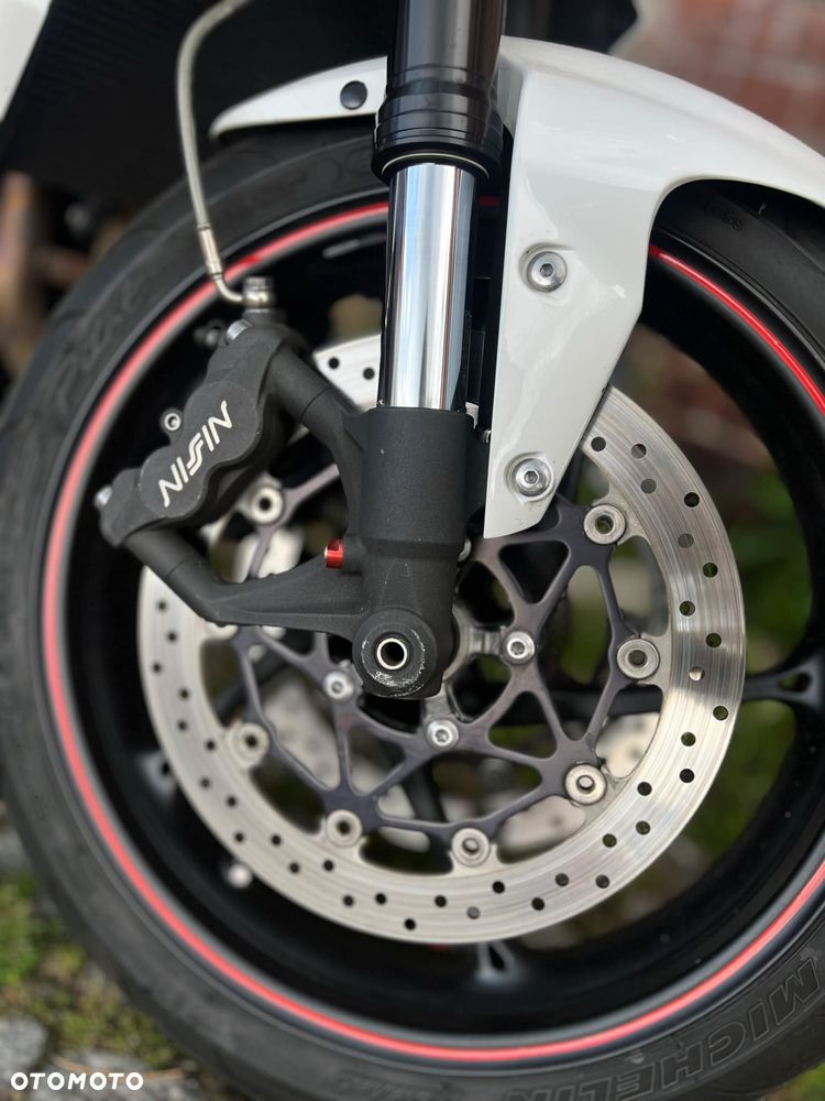 Triumph Street Triple - 5