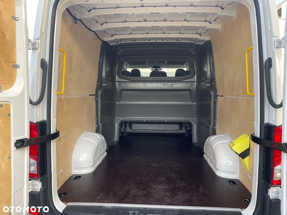 Volkswagen Crafter - 11