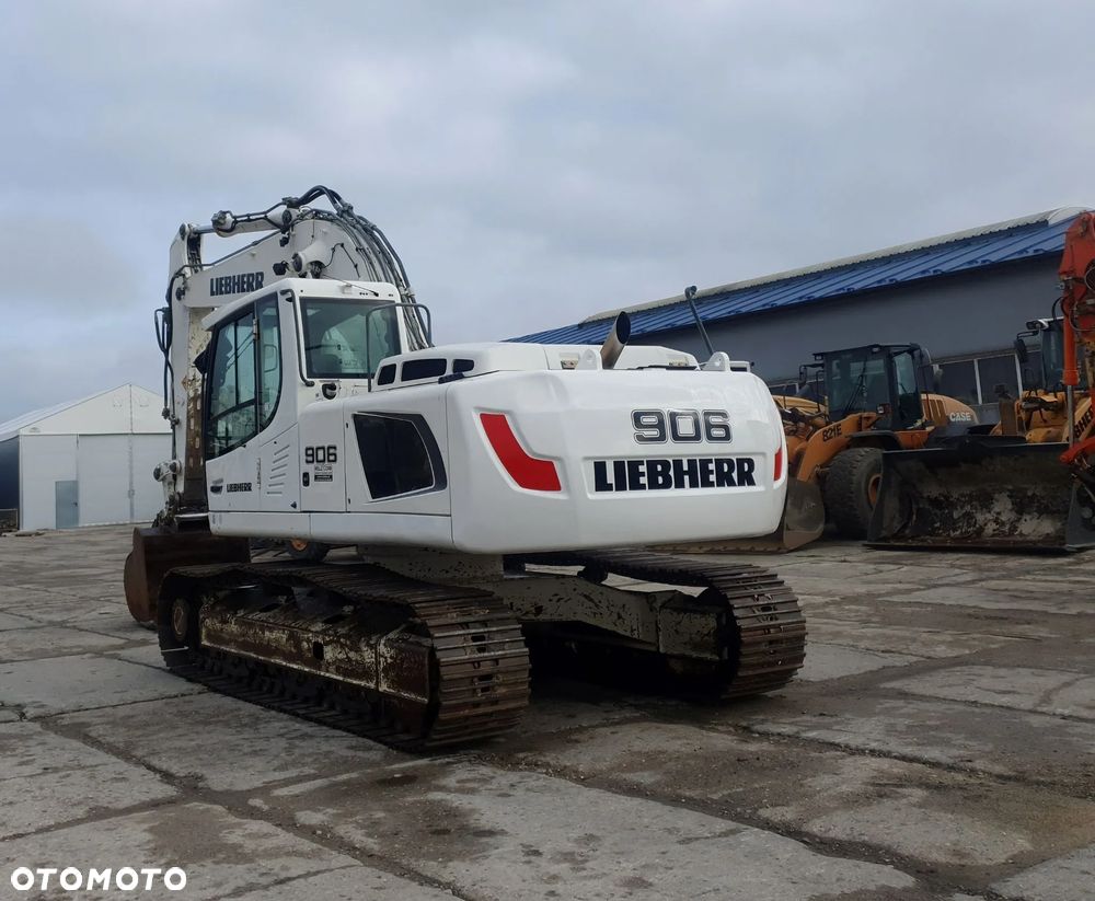 Liebherr R906 - 3