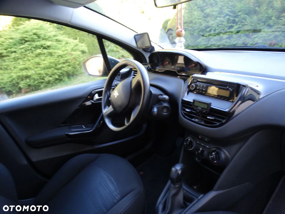 Peugeot 208 2014 photo 3