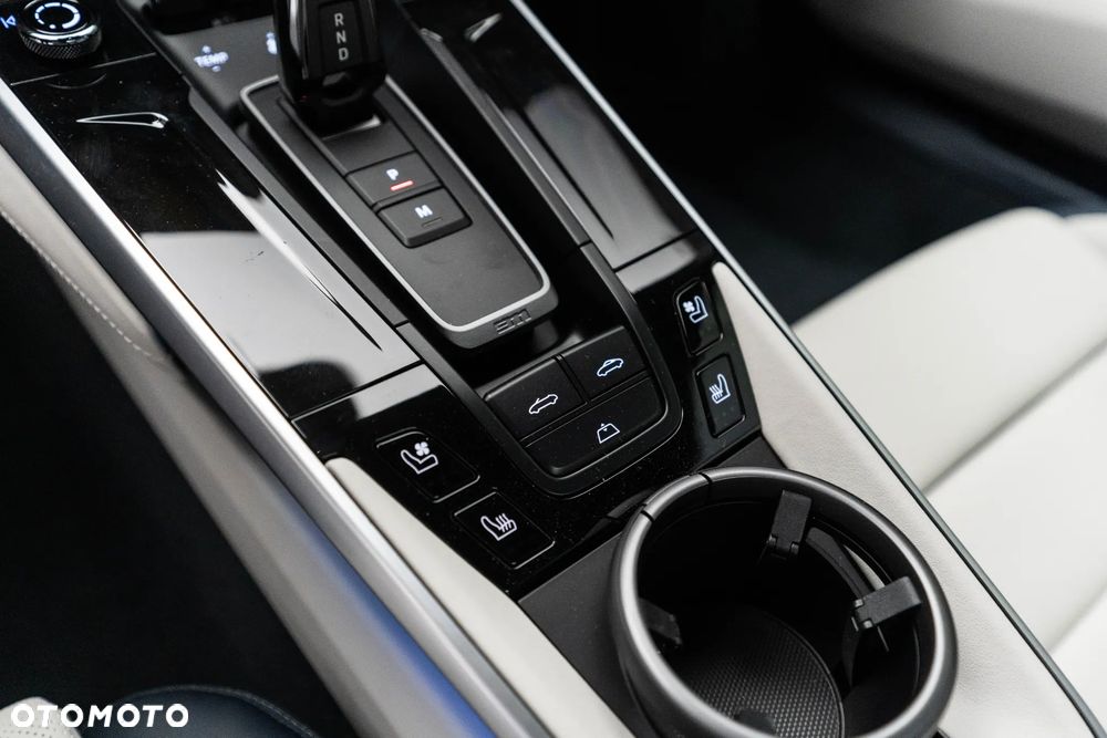 Porsche 911 Carrera 4S - 27
