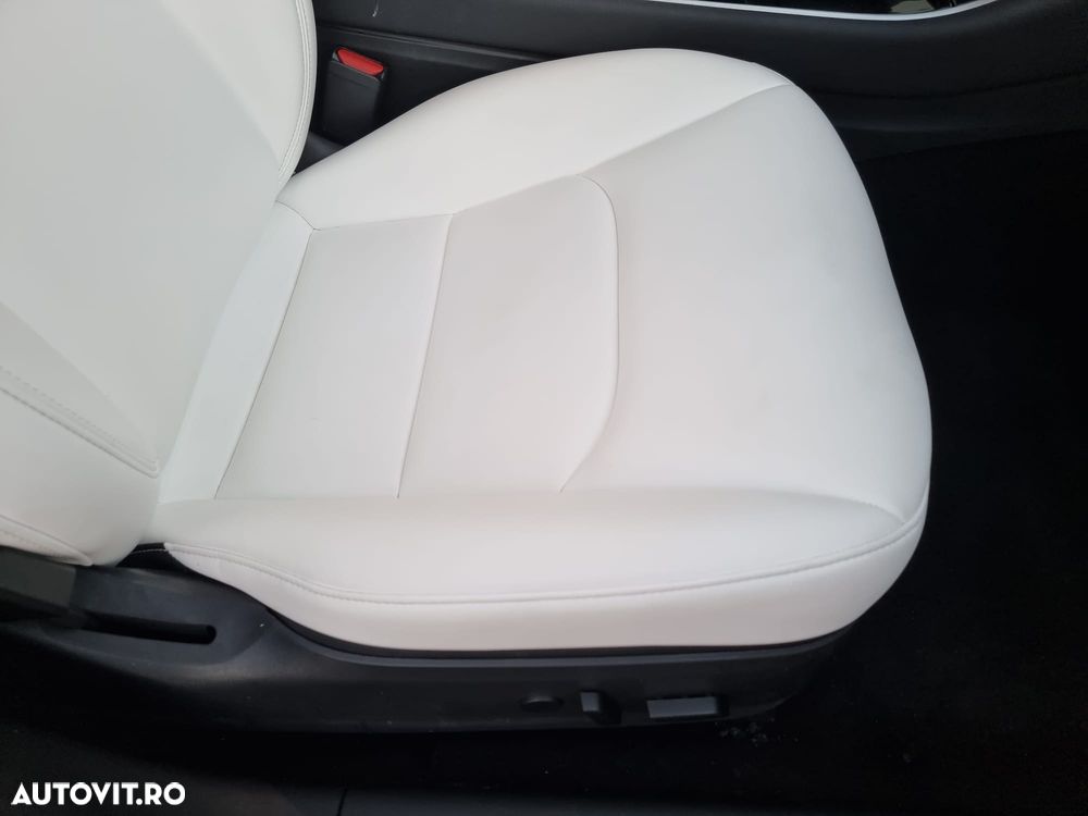 Tesla Model 3 - 24