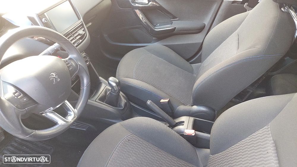 Peugeot 208 1.2 PureTech Signature - 5