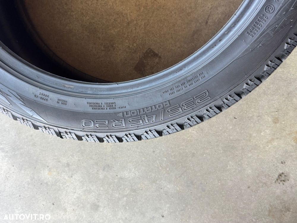 Vând 2 anvelope 235/45/20 nokian de iarnă ca noi - 5