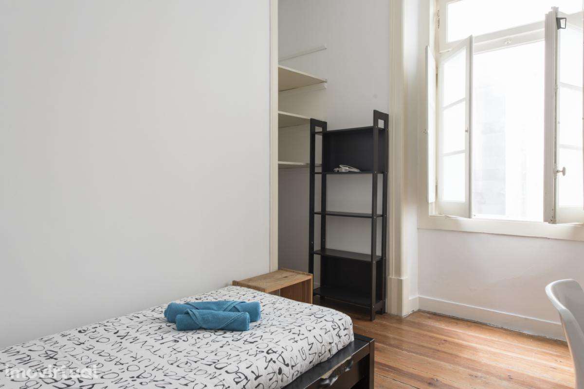 Quarto - localizado em Intendente Lisbon - Grande imagem: 2/35