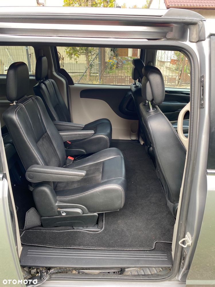 Dodge Grand Caravan - 4