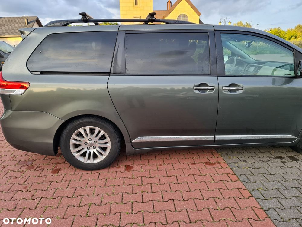 Toyota Sienna - 19