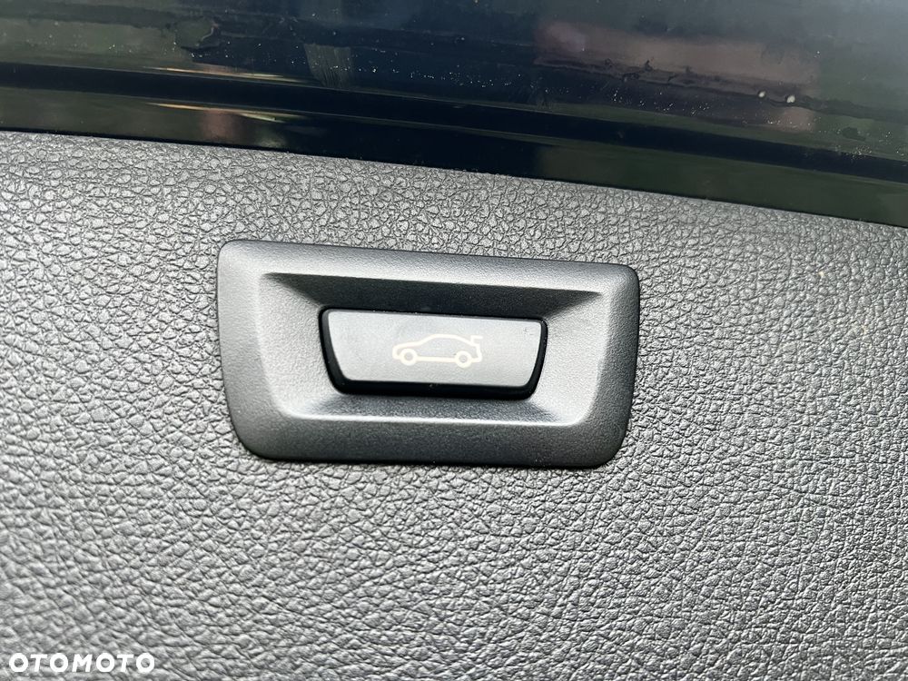 BMW Seria 3 318i Sport Line - 29