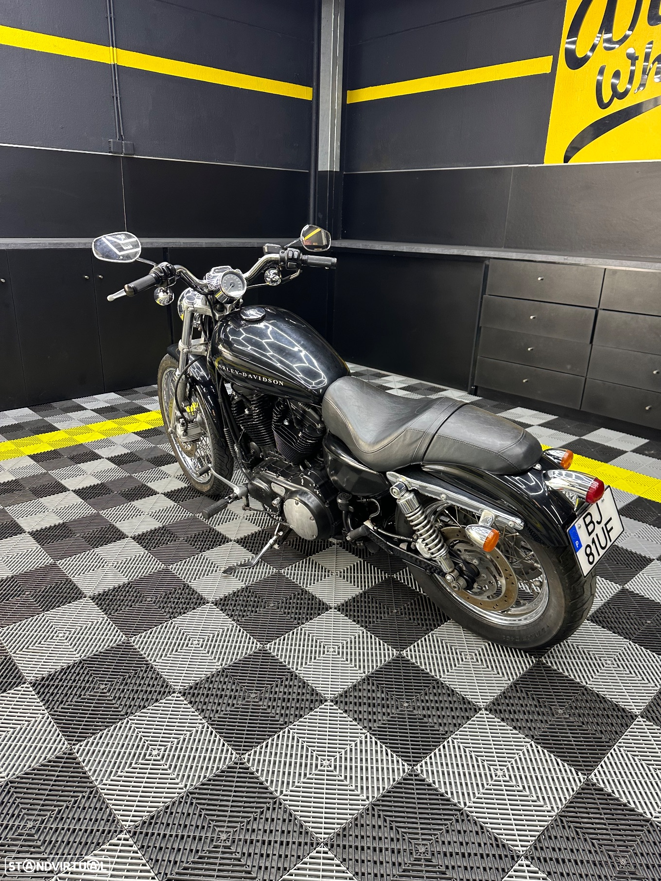 Harley-Davidson 883 - 8