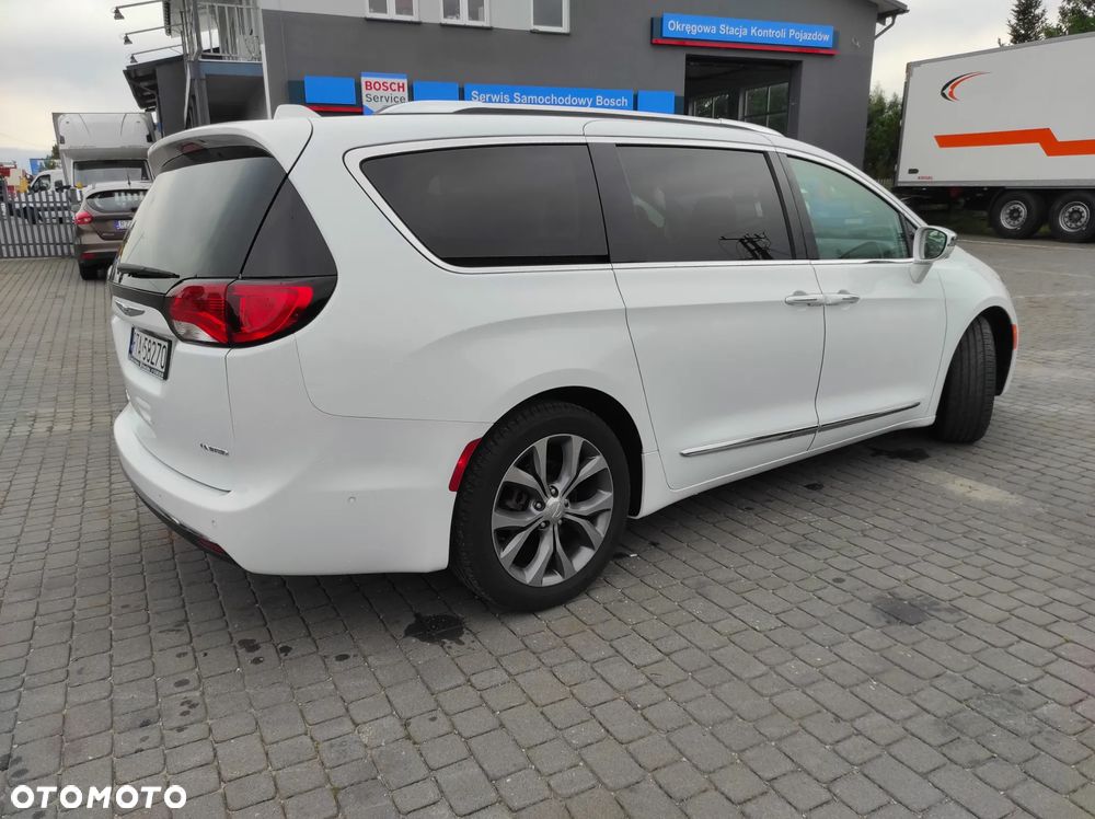 Chrysler Pacifica - 8