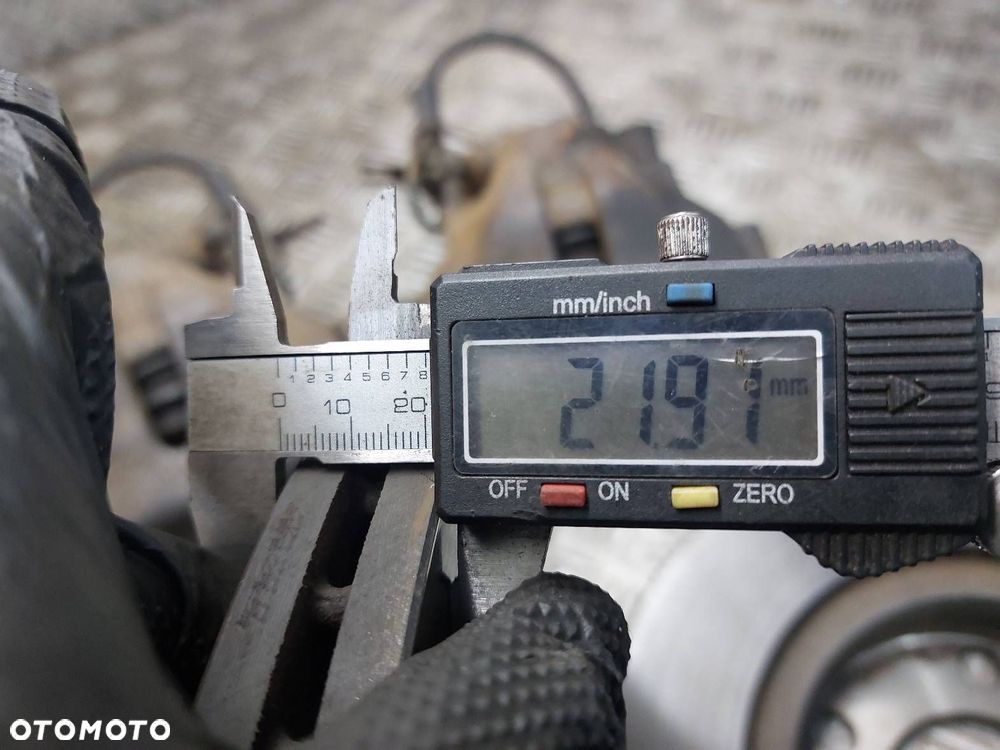 TARCZE HAMULCOWE PRZÓD + KLOCKI + ZACISKI VOLKSWAGEN PASSAT B5 1.9 TDI - 4