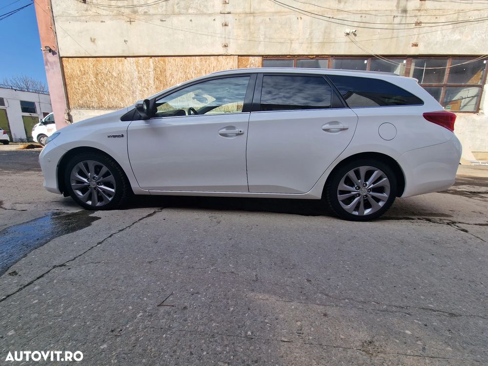 Toyota Auris 1.8 L VVT-i Sol + - 7