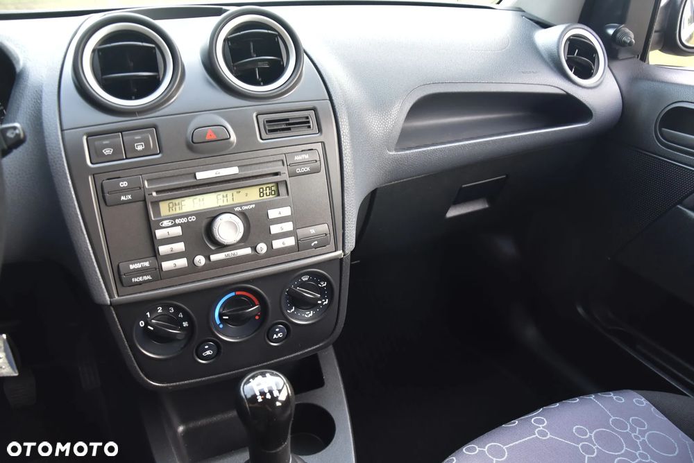 Ford Fiesta ver-1-3-black-magic - 8