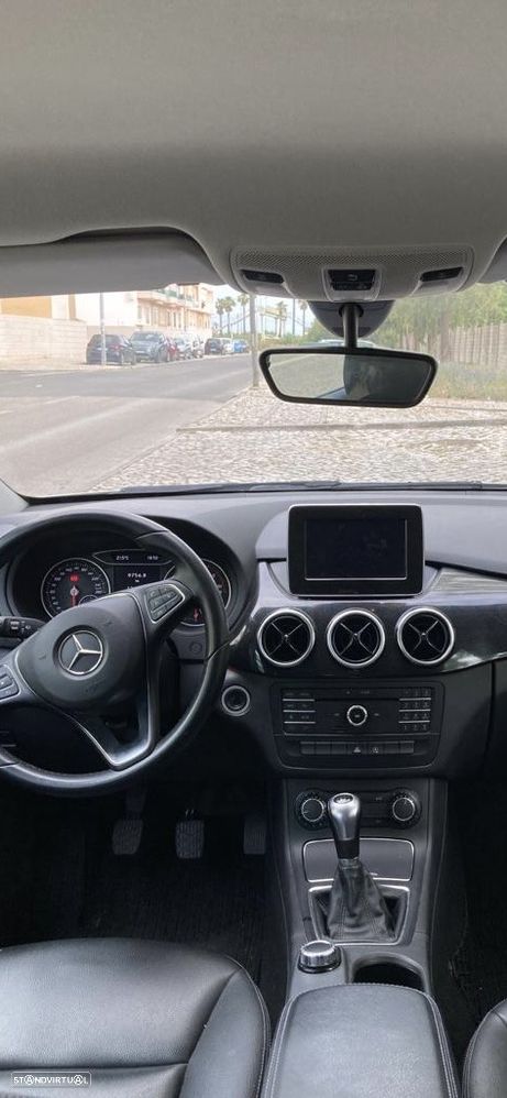Mercedes-Benz B 180 d BlueEFFICIENCY Edition - 11