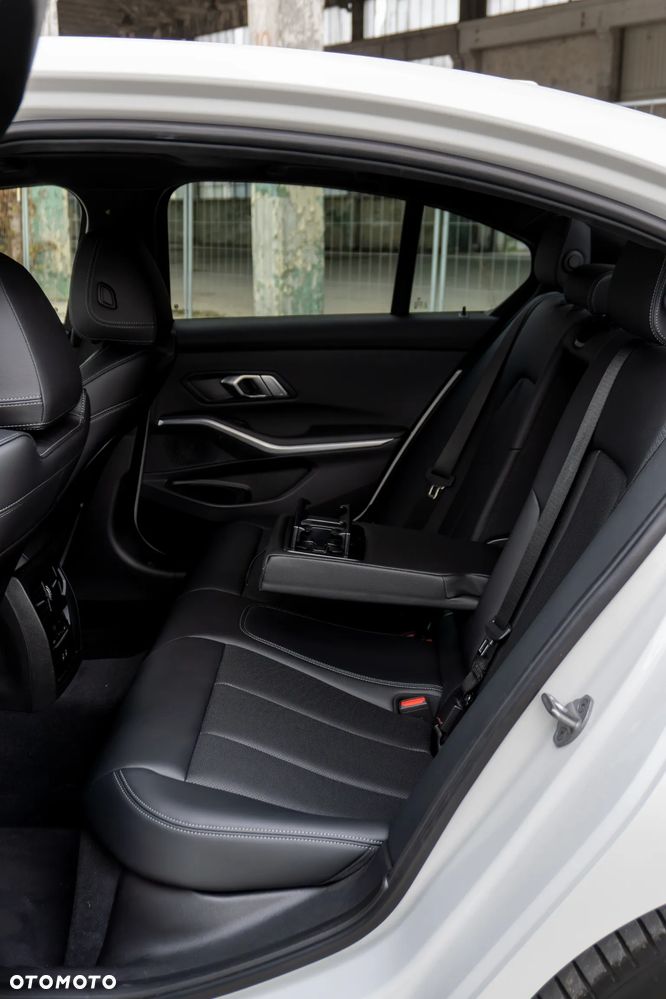 BMW Seria 3 - 37