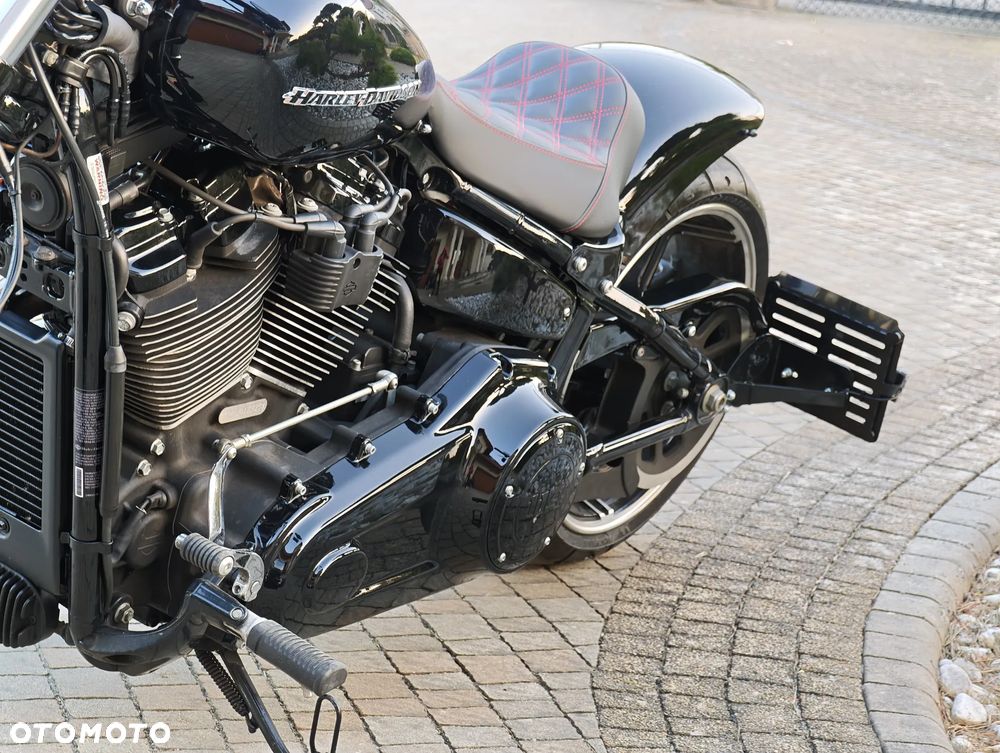 Harley-Davidson Softail Breakout - 30