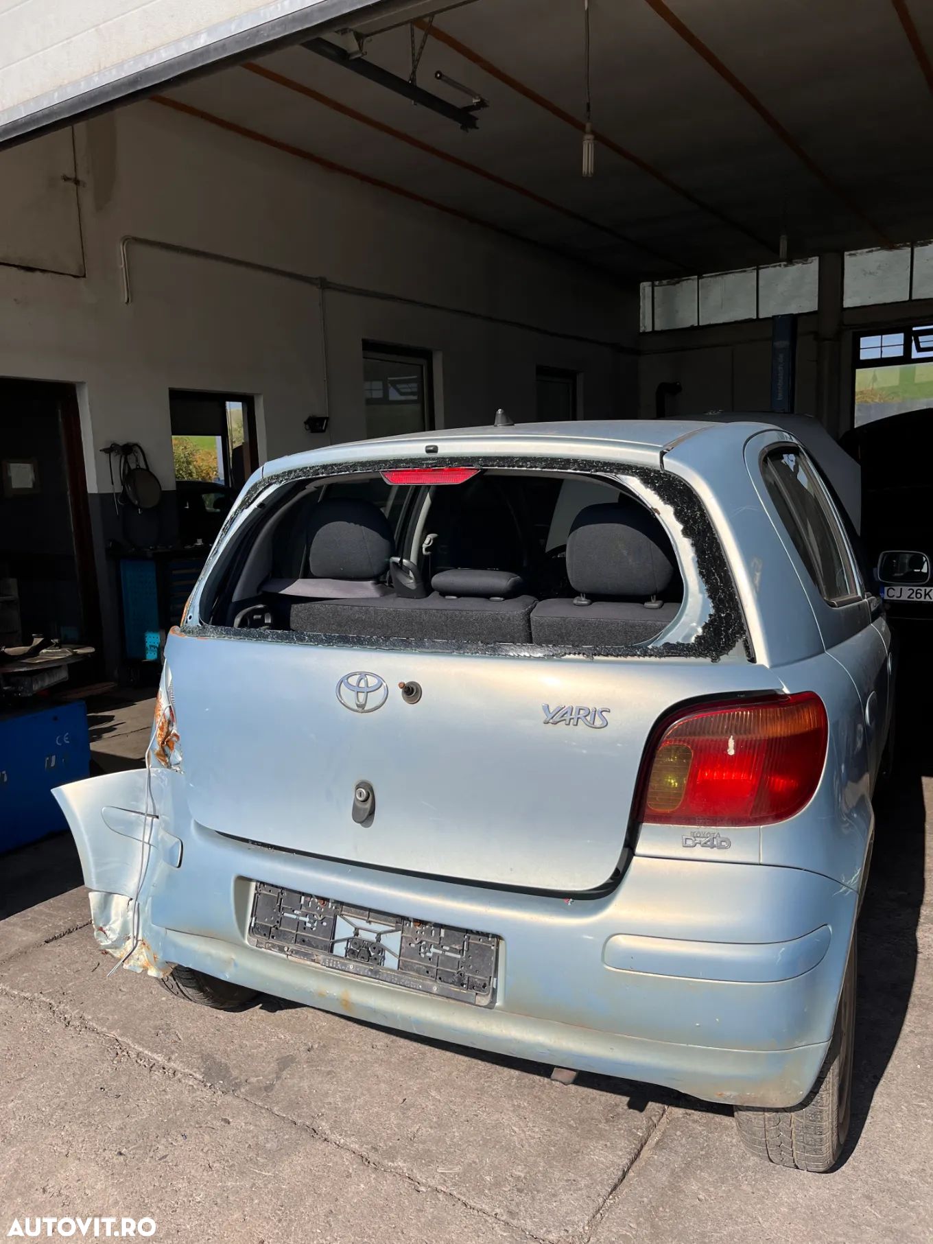 Dezmembrez piese Toyota Yaris - 1