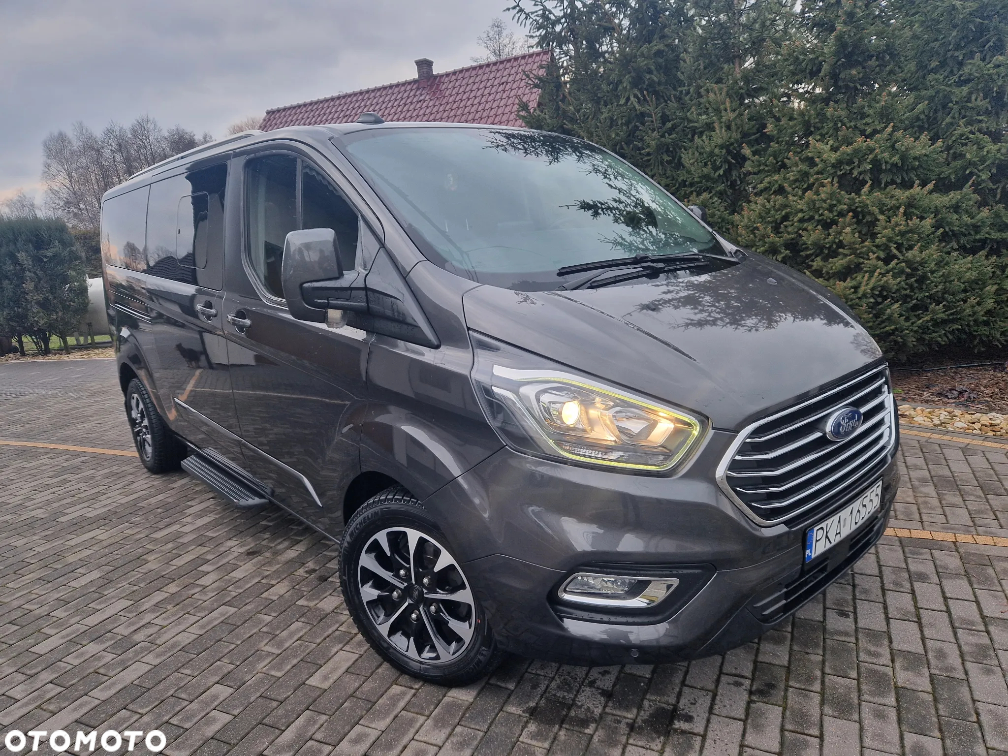 Ford Tourneo Custom - 2