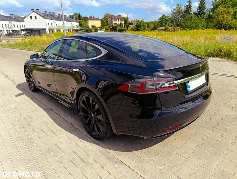 Tesla Model S - 6