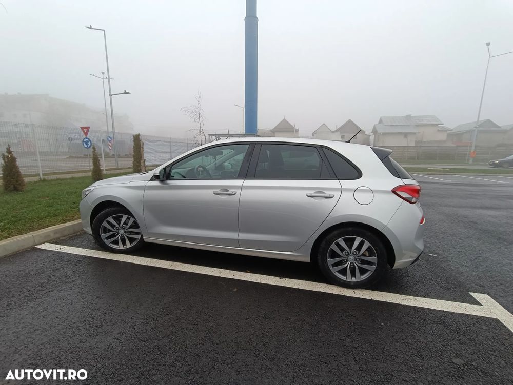 Hyundai i30 1.4 100CP 5DR M/T Highway - 10