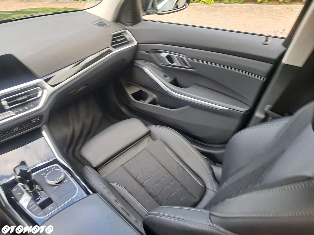 BMW Seria 3 320d Edition M Sport Shadow - 21