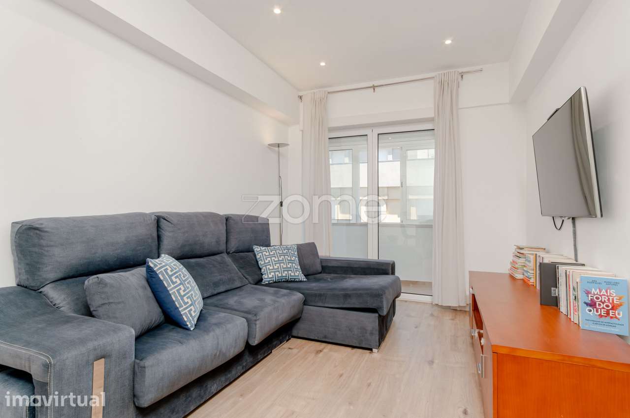 Apartamento T2 Totalmente Remodelado Junto Hospital da Cruz Vermelha - Grande imagem: 5/25