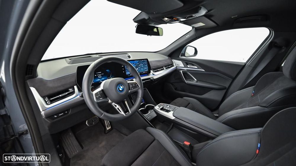 BMW iX2 eDrive20 Pack Desportivo M - 5