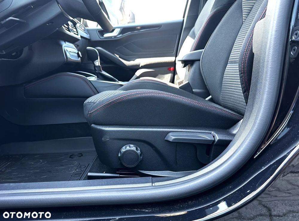 Ford Focus 1.0 EcoBoost mHEV ST-Line X - 26