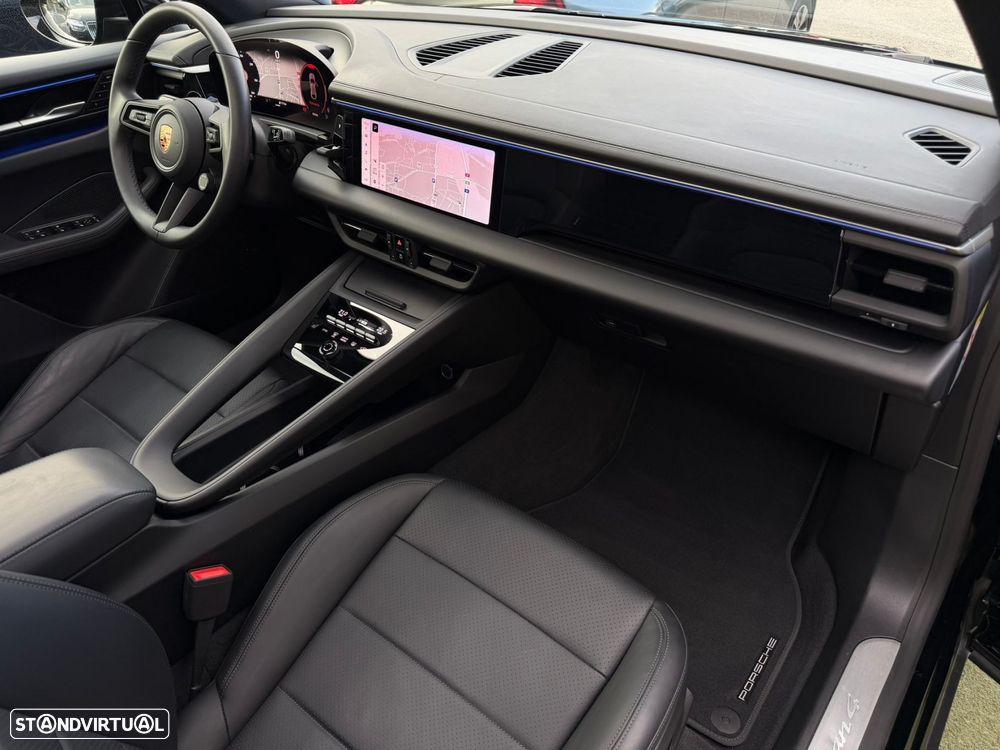 Porsche Macan Electric 4 - 24