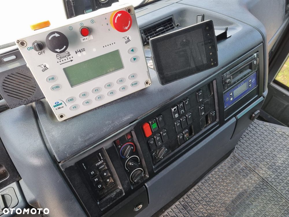 Mercedes-Benz Econic 2633 - 15
