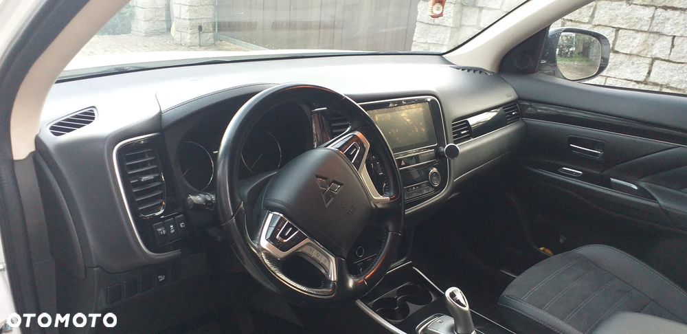 Mitsubishi Outlander - 9