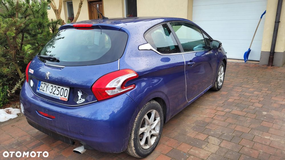 Peugeot 208 - 2