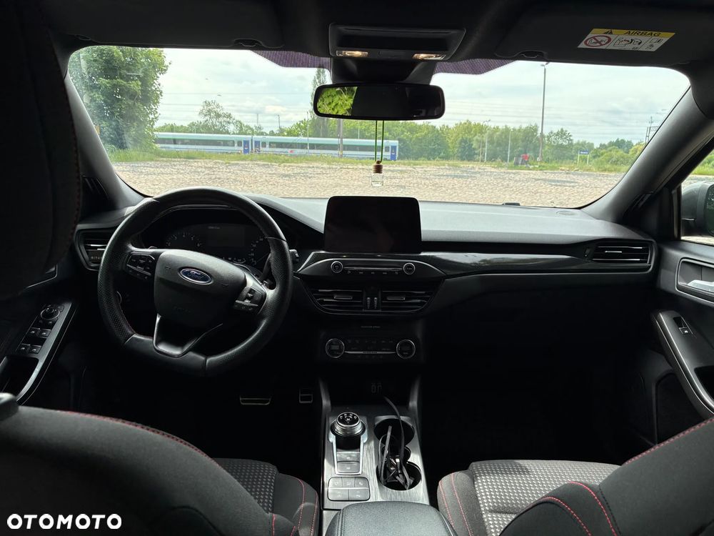 Ford Focus 1.5 EcoBoost ST-Line X - 8