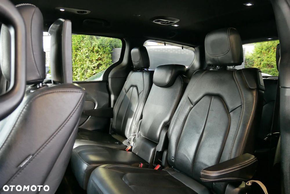 Chrysler Pacifica - 12