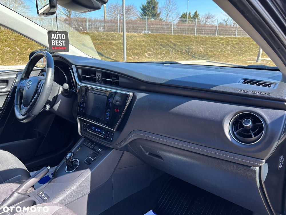 Toyota Auris Hybrid 135 Prestige - 23