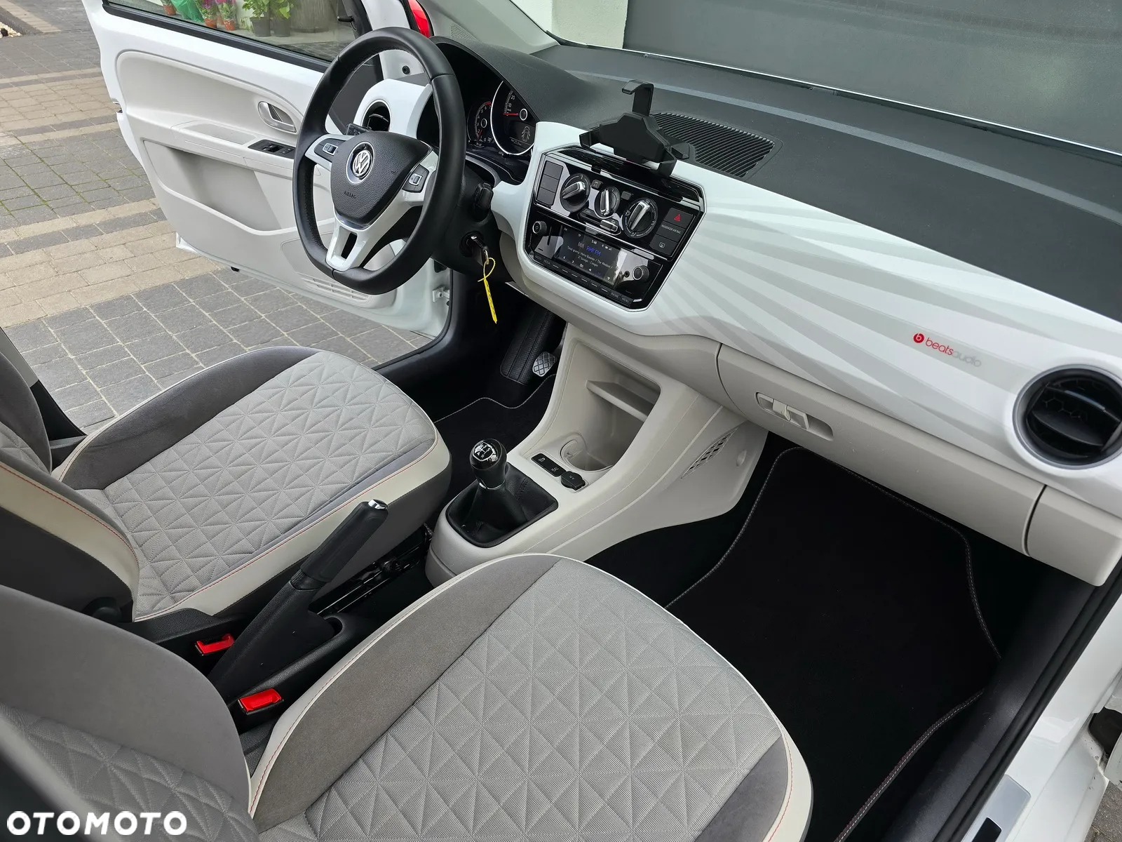 Volkswagen up! 1.0 beats - 20