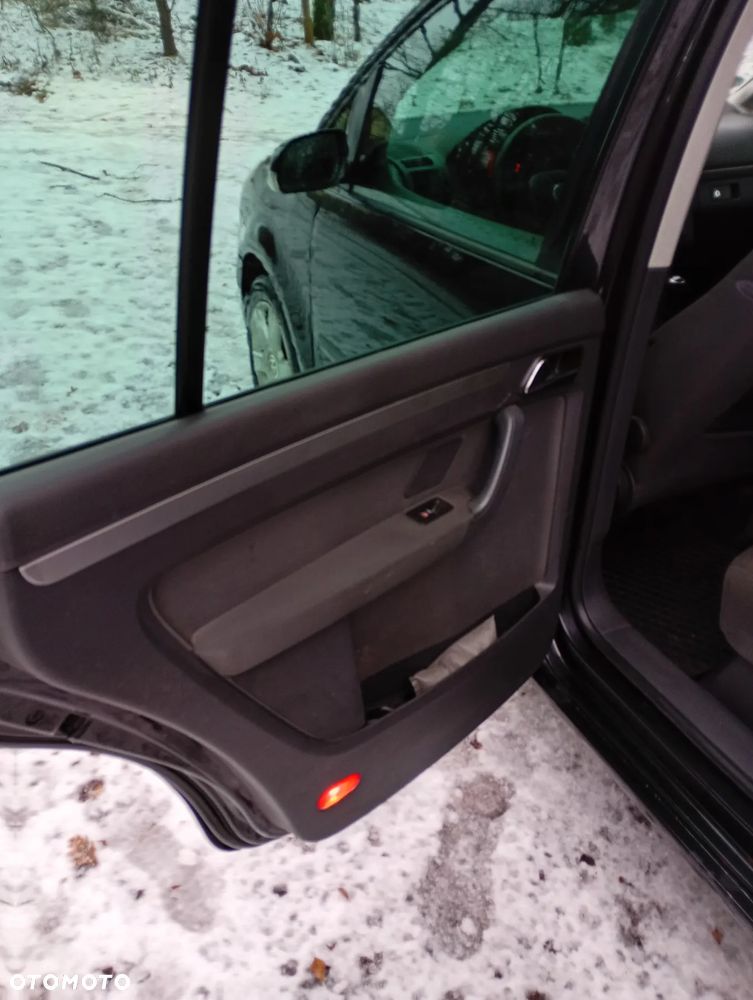 Volkswagen Touran 2.0 TDI Trendline - 17