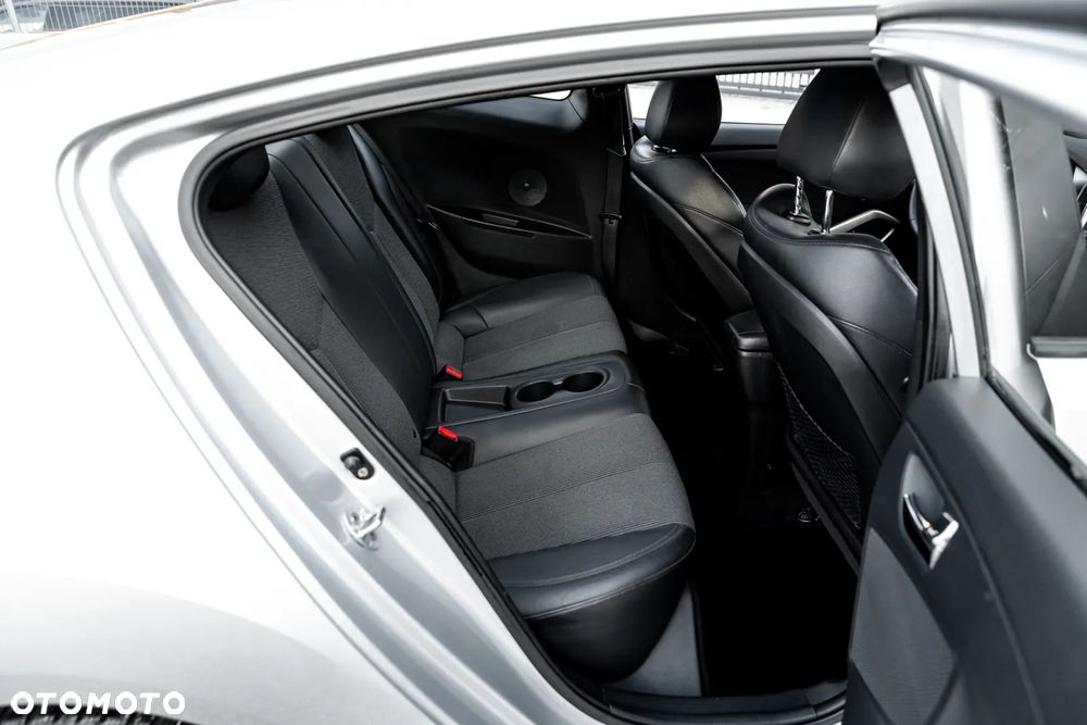 Hyundai Veloster 1.6 Premium - 24