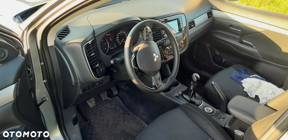 Mitsubishi Outlander 2.2 DID Intense + - 9