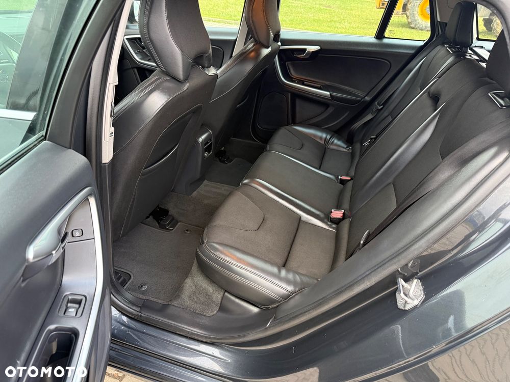 Volvo V60 D2 Momentum - 6