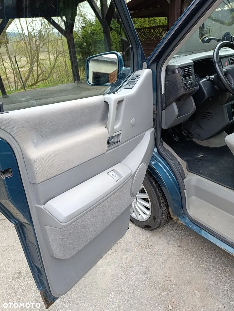 Volkswagen Multivan - 10