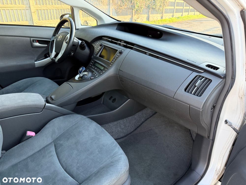 Toyota Prius 1.8 HSD Premium - 17