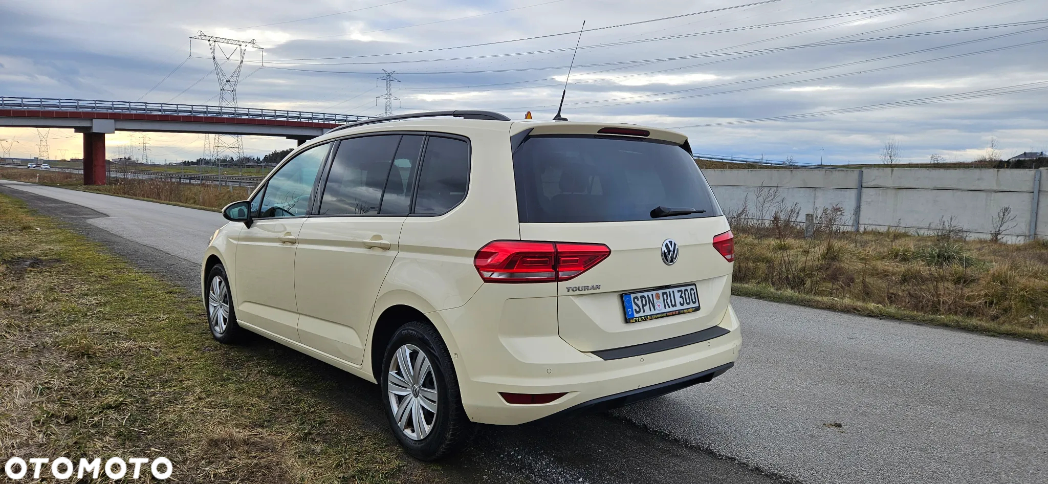 Volkswagen Touran 2.0 TDI SCR DSG UNITED - 3