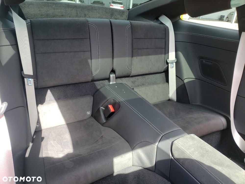 Porsche 911 Carrera 4 GTS PDK - 10