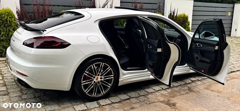 Porsche Panamera GTS PDK - 9
