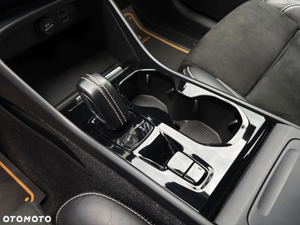 Volvo XC 40 D4 SCR AWD R-Design - 33