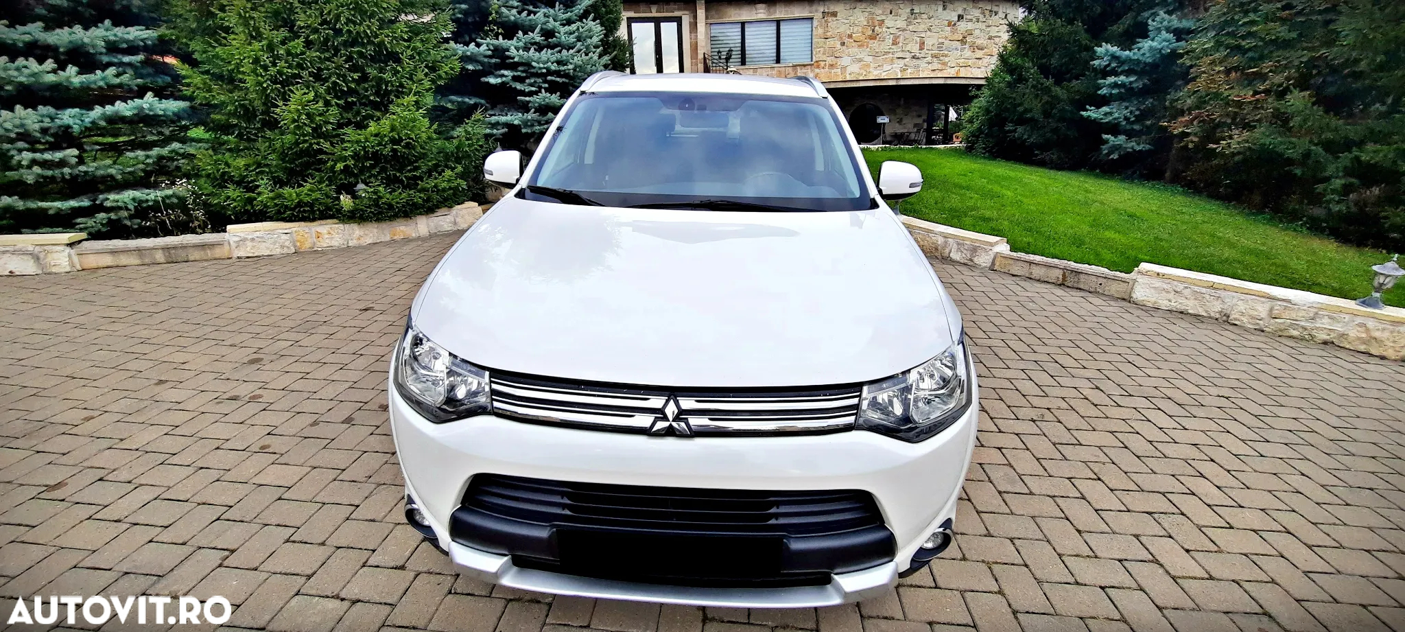 Mitsubishi Outlander 2.0 4WD Plug-In Hybrid - 17